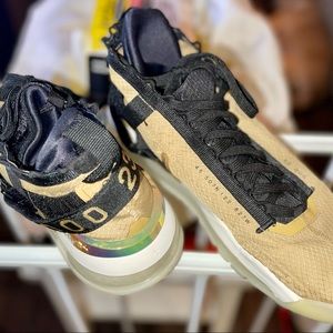 Jordan Proto 720 / Mens Size 10.5 / Gold & Black